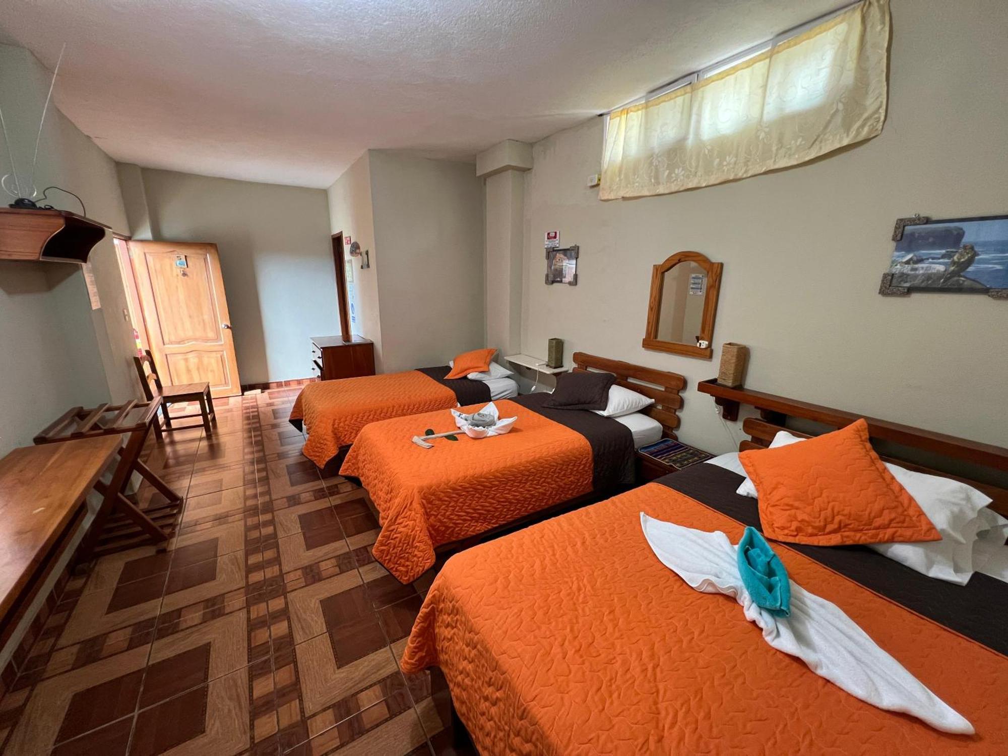 Hostal Cattleya Puerto Baquerizo Moreno Zewnętrze zdjęcie